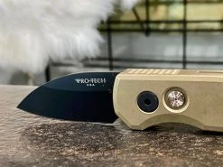 PROTECH KNIVES Pro-Tech Runt 5 R5112 Auto Solid Bronze (1.9" 20CV Black DLC)
